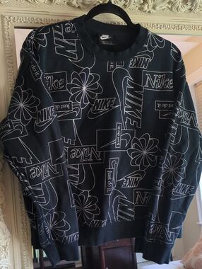 Nike Black Crewneck Sweatshirt with White Logo Graphic